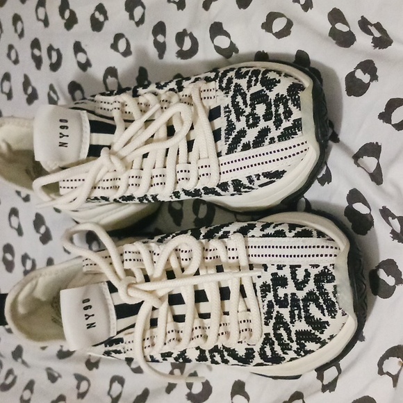 Shoes - Picture 5 of 5